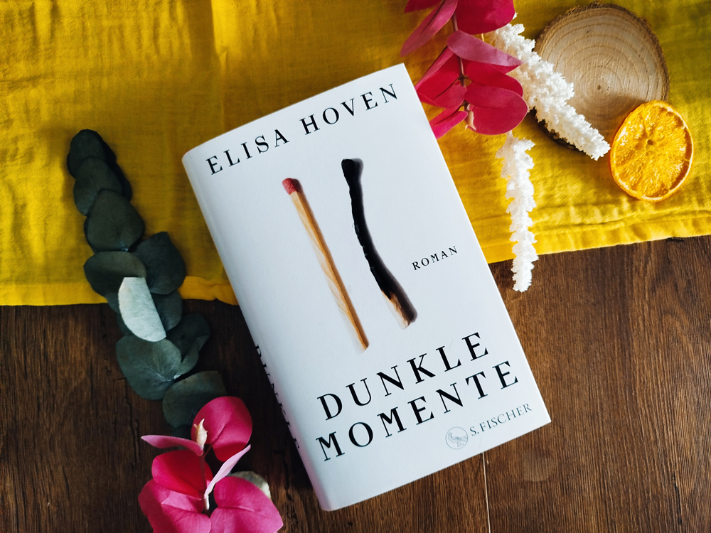 [Rezension] Elisa Hoven – Dunkle&nbsp;Momente