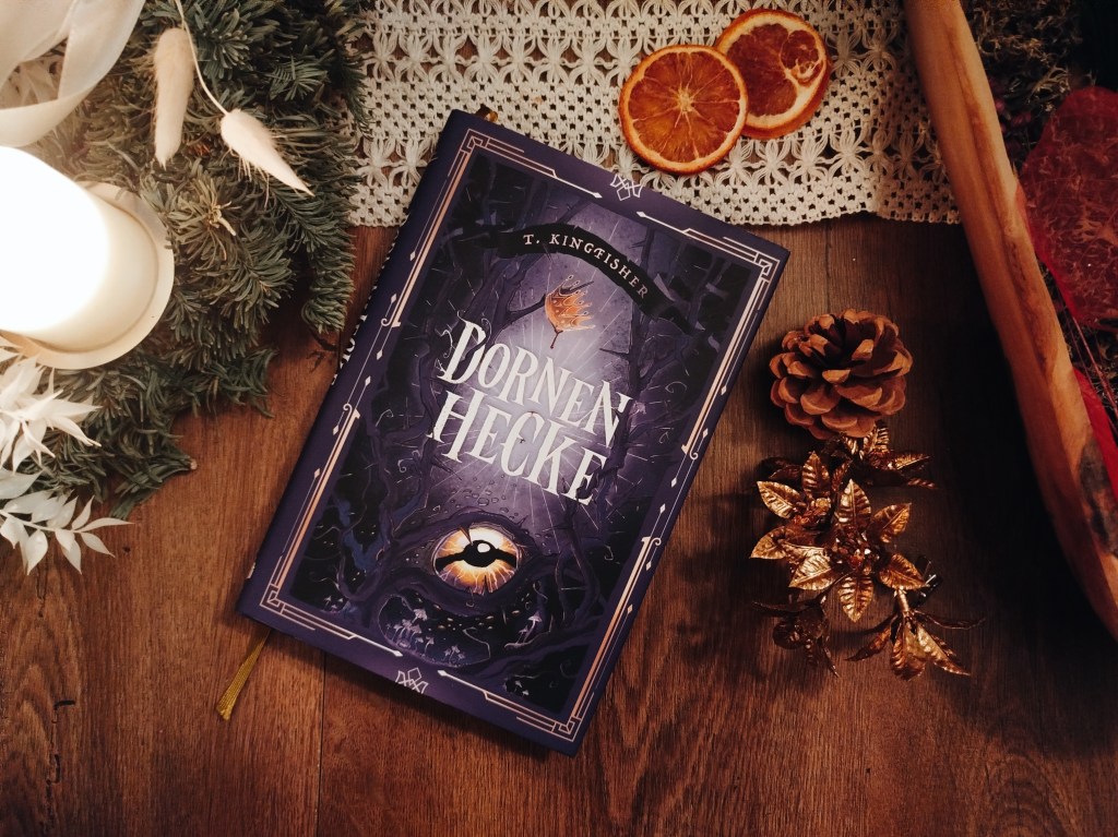 [Rezension] T. Kingfisher –&nbsp;Dornenhecke